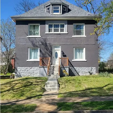 Chamberlain Manor Rooms Wellston Exterior photo