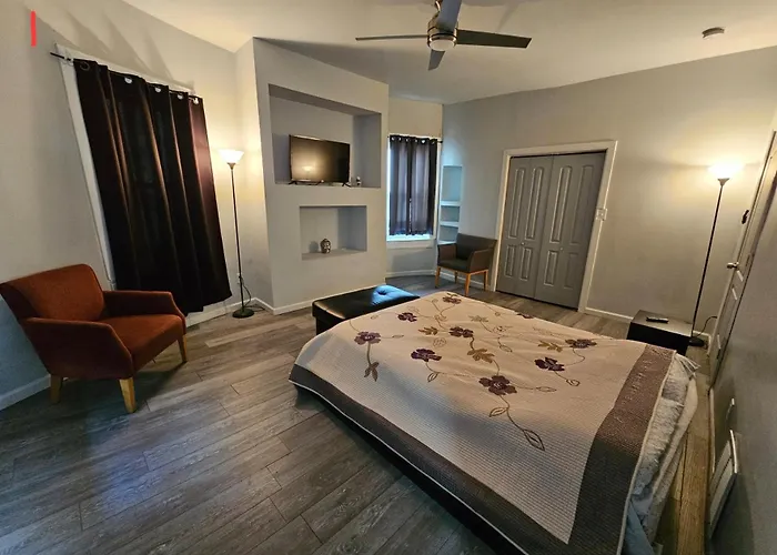 Chamberlain Manor Rooms