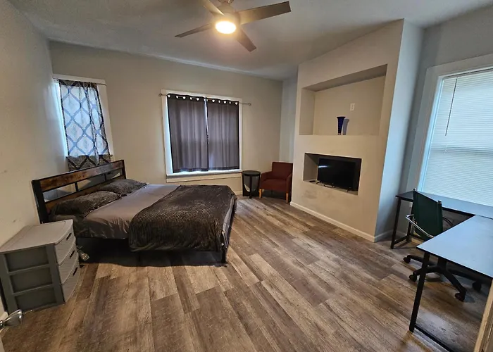 Chamberlain Manor Rooms