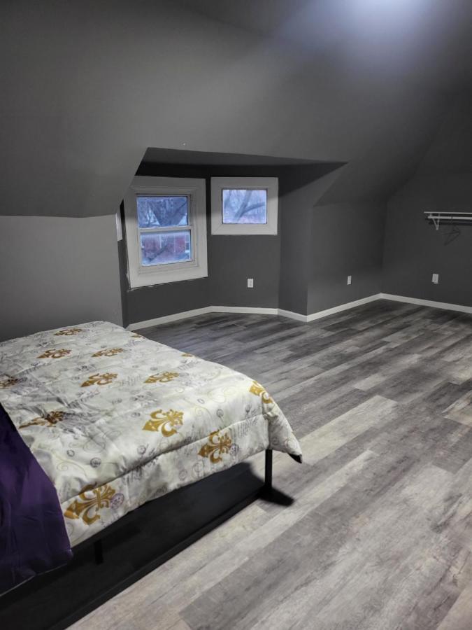 Chamberlain Manor Rooms * Wellston