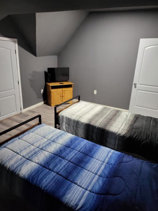 Chamberlain Manor Rooms *
